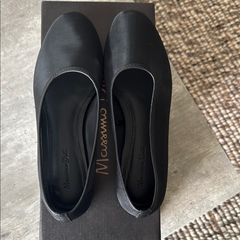 Massimo Dutti mesh ballet flat. Worn once. Black. Size EU 38/US 7.5